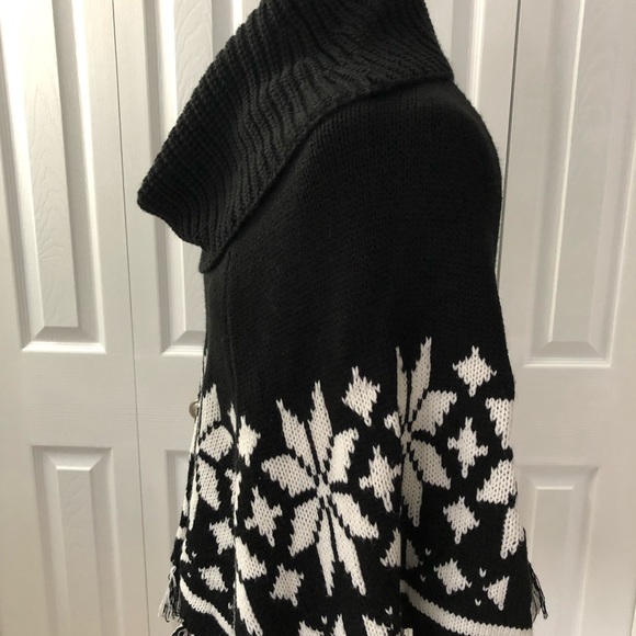 Poncho - Picture 3 of 3